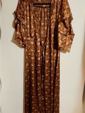 Aakaa satin floral wrap maxi, sz sm, brown/gold, used good!